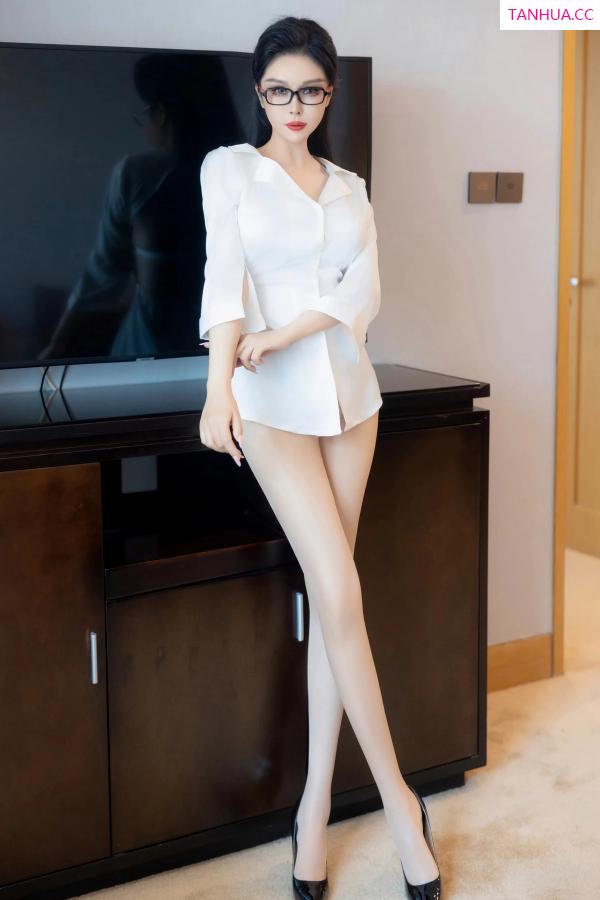 田冰冰  [XiuRen]高清写真图 2024.04.29 No.8469 田冰冰 丝袜美腿第23张图片